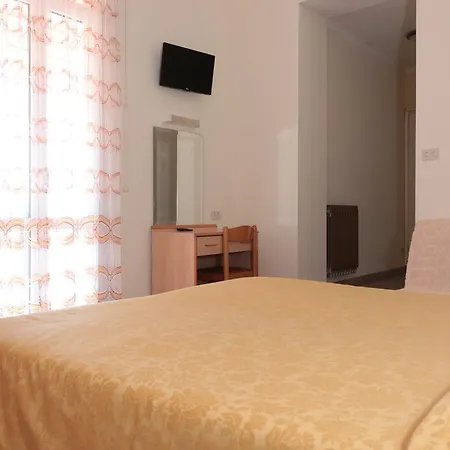 Amelia Алассіо