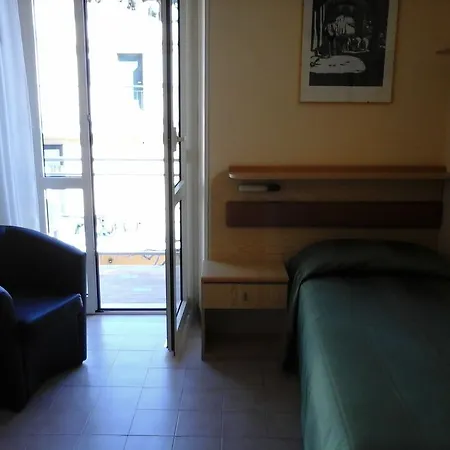 Готель Amelia Алассіо