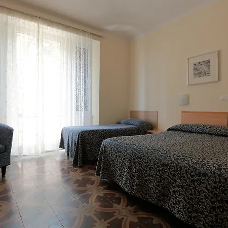 Amelia Hotel 2*