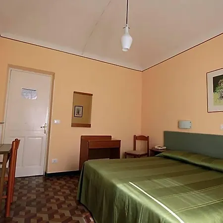 Amelia Hotel 2*